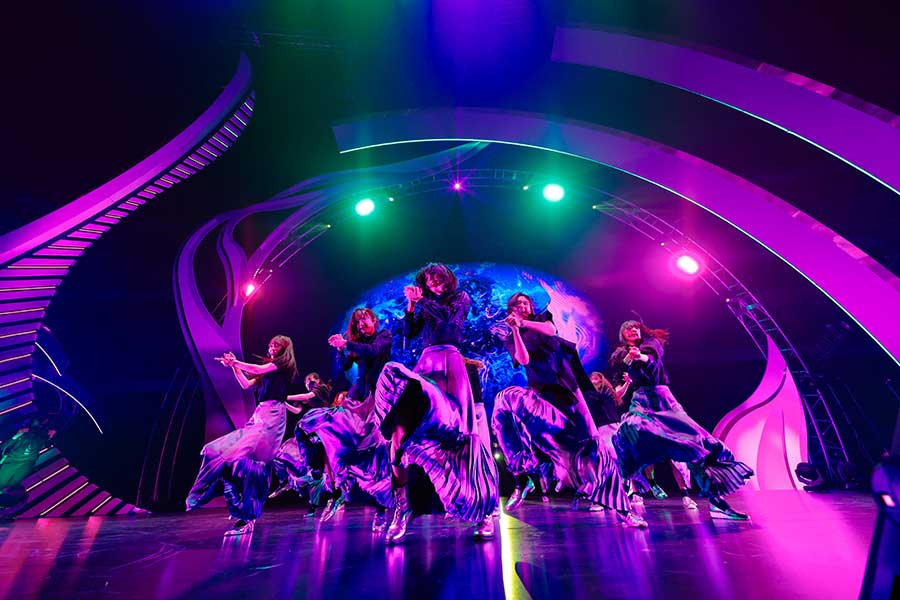 櫻坂46、トップバッターで『Start over!』パフォーマンス　激しい圧巻のダンスで観客を魅了