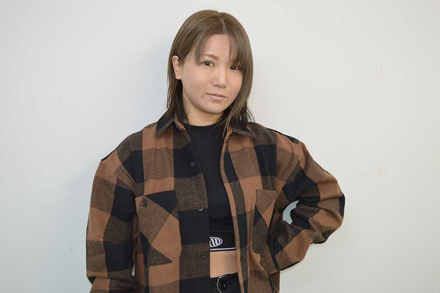 インタビューに応じた東京女子プロレスの坂崎ユカ【写真：新井宏】