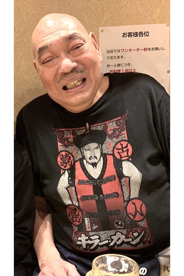 優しい笑顔のキラー・カーンさん【写真：柴田惣一】