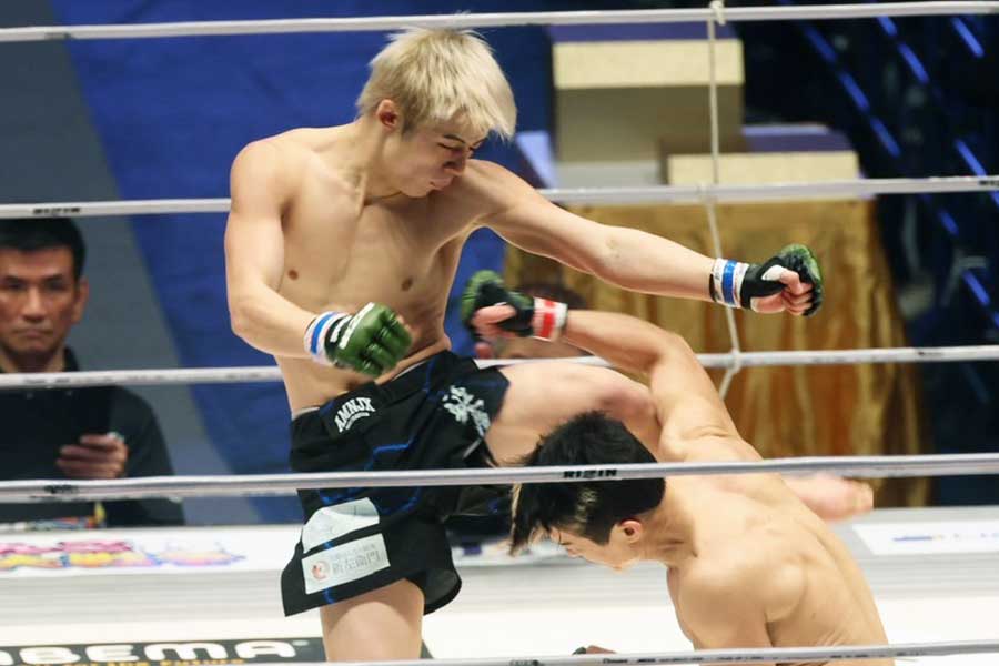 【RIZIN】20歳の平本蓮の弟・丈、プロデビュー戦で貫禄勝利　3Rにはハイキックでダウン奪う