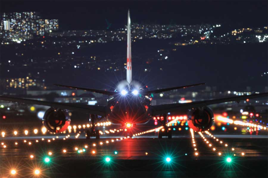 日本航空の客室乗務員の冷静な対応が光った（写真はイメージ）【写真：写真AC】