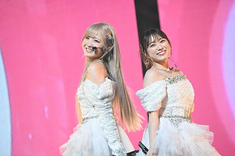 AKB48・本田仁美（左）の卒業公演に矢吹奈子も登場した