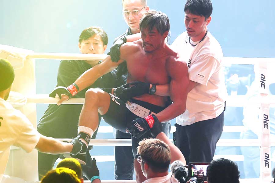 48歳・秋山成勲、1R・TKO負けから一夜　現役続行を宣言「おっさんの挑戦は続きます。やっぱり私はMMA選手」
