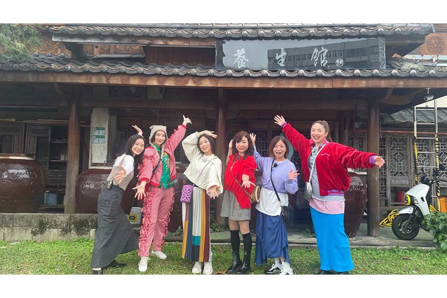 台湾を訪れた朝日奈央、ファーストサマーウイカ、MEGUMI、モモコ、大久保佳代子、浜口京子（左から）【写真：(C)日本テレビ】