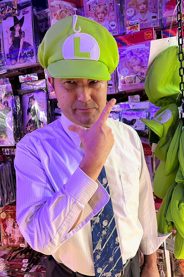 ルイージの帽子を被った福田社長は“王道”のイメージを大幅に変えた