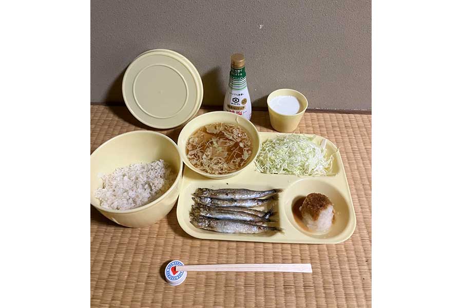 刑務所風麦飯【写真：X（@MaqwgNaJKDOnxGb）より】