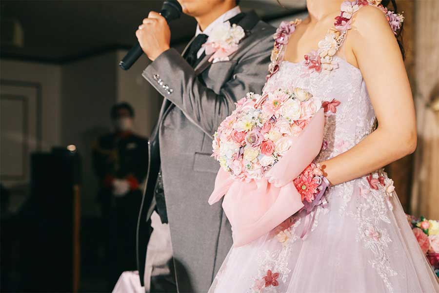 小学教師→地下アイドルを経てファンと結婚　一面サイリウムの披露宴は「夢のような光景」