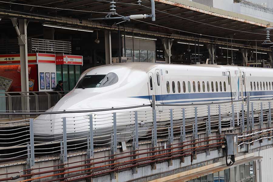 新幹線車内「100％禁煙」が実現　消えゆく昭和の記憶、日本で唯一残る“喫煙OK”の鉄道路線とは