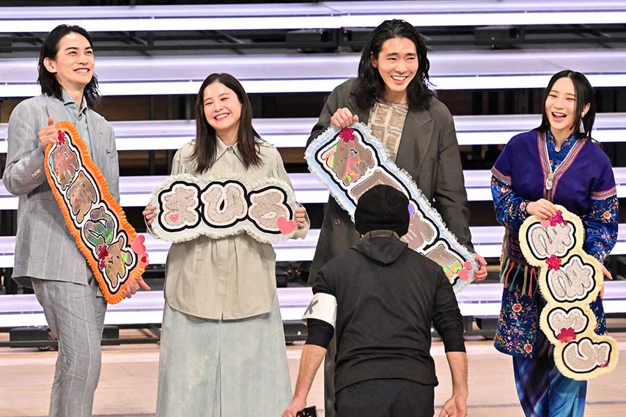 イベントに登場した（左から）町田啓太、吉高由里子、柄本佑、ファーストサマーウイカ【写真：ENCOUNT編集部】