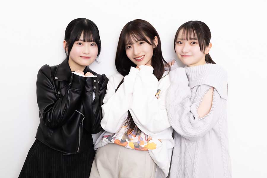 『AKB48』17期生の（左から）布袋百椛、平田侑希、山崎空が抱負を語った【写真：山口比佐夫】