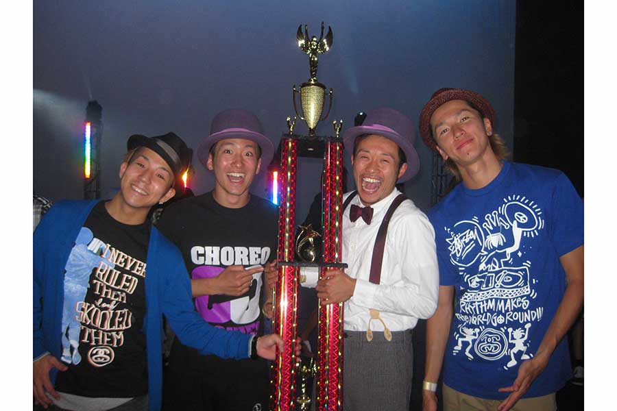 2010年、米国最大ダンスコンテスト『Body Rock』で優勝した時のs**t kingz。左からkazuki、Oguri、shoji、NOPPO【写真提供：アミューズ】