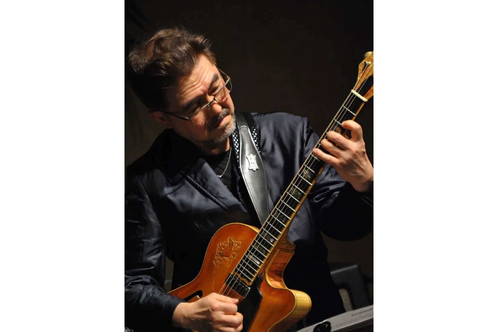 坂本龍一さんともバンドを組んだギタリスト・渡辺香津美が緊急入院「脳幹出血と診断」