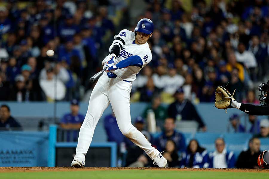 待望の今季初本塁打を放つドジャースの大谷翔平【写真：Getty Images】