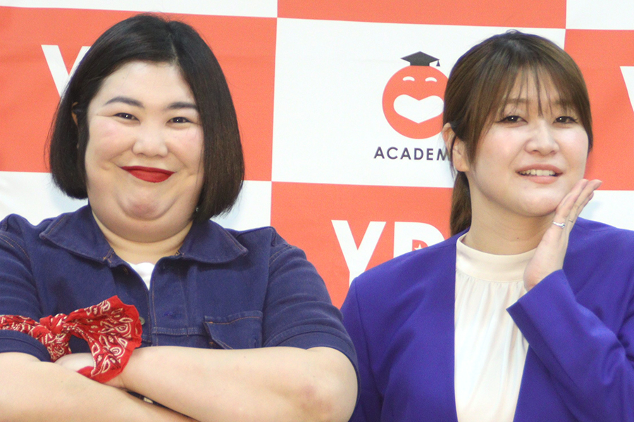 紅しょうが・熊元プロレス（左）と稲田美紀【写真：ENCOUNT編集部】