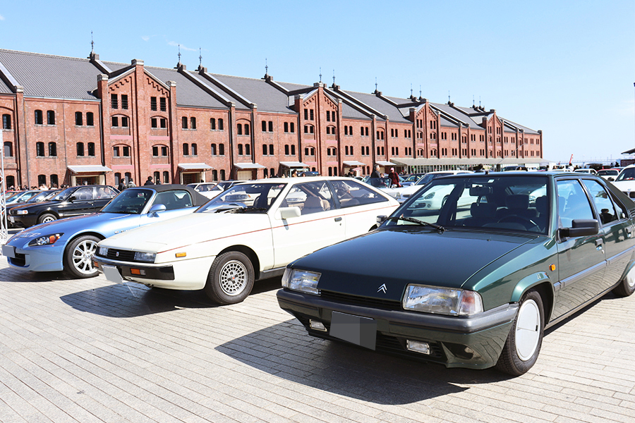 （左から）ホンダS2000、いすゞ ピアッツァ、シトロエンBXが横浜赤レンガ倉庫に映えた【写真：ENCOUNT編集部】