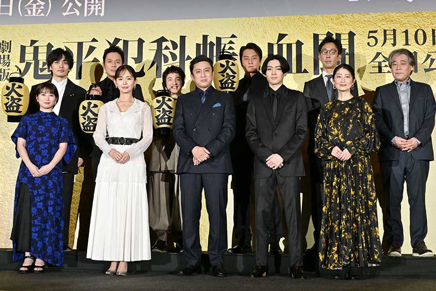 上映会に出席した松本幸四郎（下段中央左）ら【写真：ENCOUNT編集部】