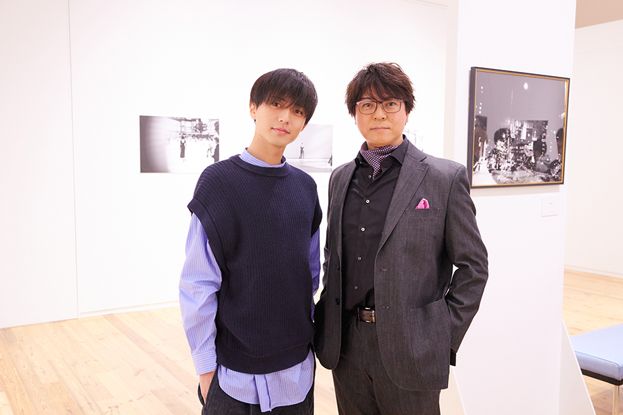 『東京タワー』に出演するKing & Princeの永瀬廉（左）と上川隆也【写真：(C)テレビ朝日】