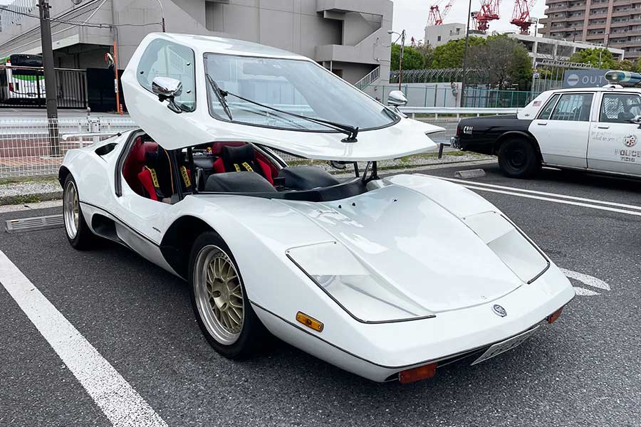 大学生の娘が赤面「目立つし恥ずかしい」　日本に数台の貴重な愛車は「ヤフオクで」