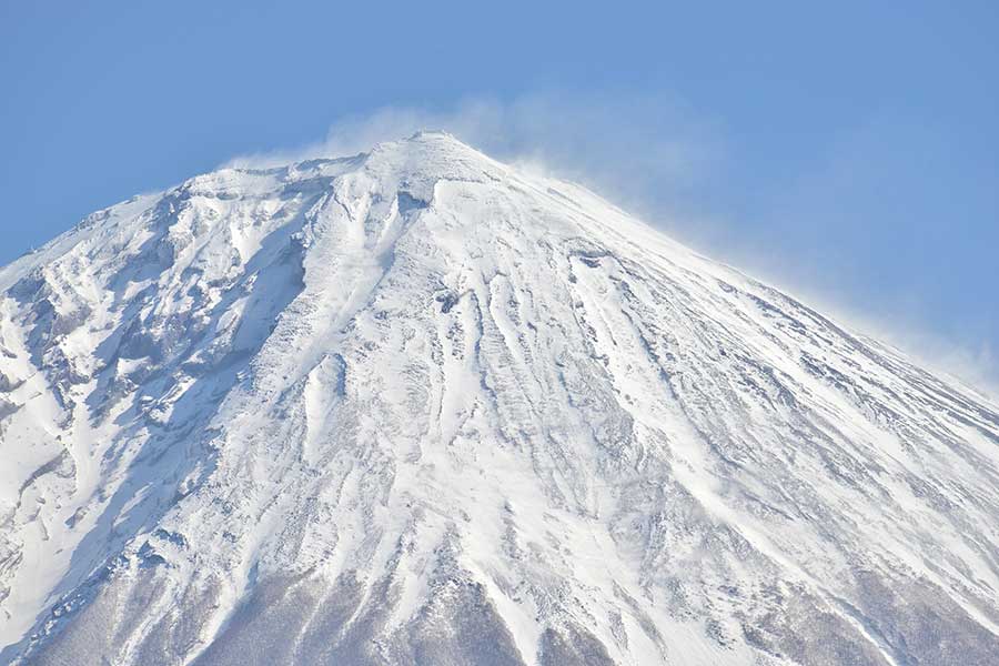 残雪に覆われた閉山期の富士山（写真はイメージ）【写真：写真AC】