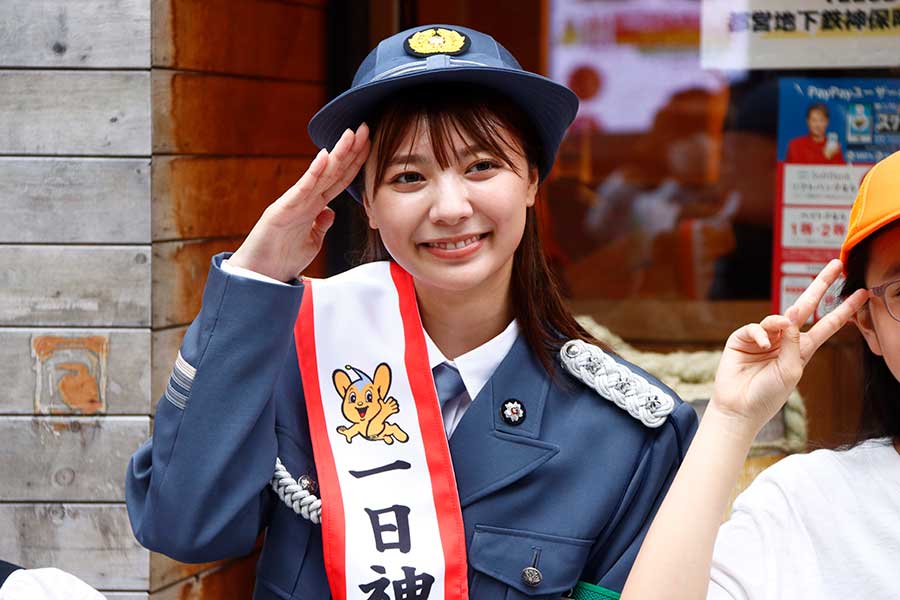 一日警察署長に任命された川津明日香【写真：ENCOUNT編集部】