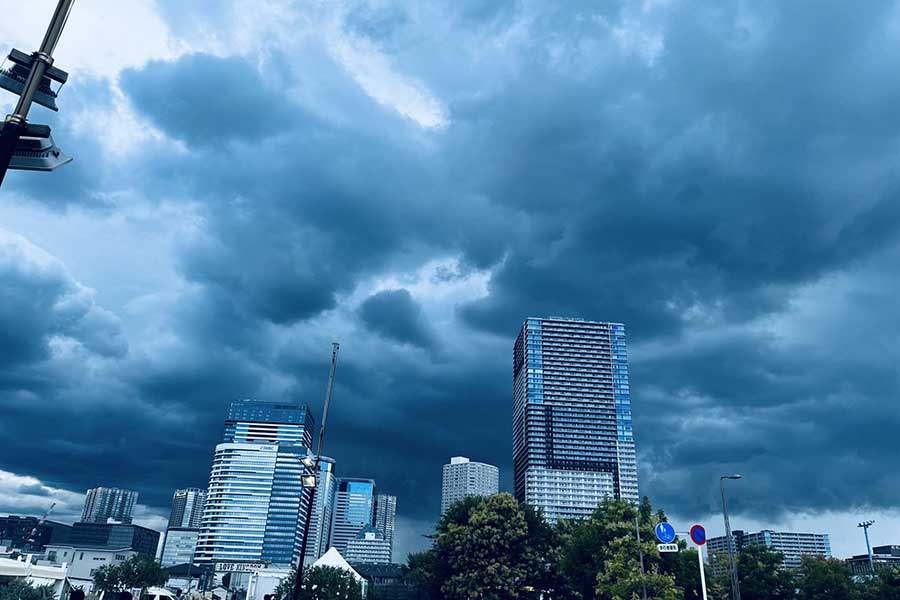 「ゲリラ豪雨」などがトレンド入りする事態に（写真はイメージ）【写真：写真AC】