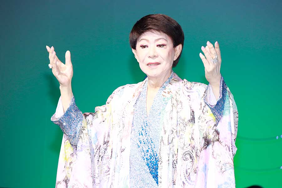 歌手生活60周年の美川憲一、松本孝弘＆TAKURO制作の新曲に感動「演奏で涙が出たのは初めて」
