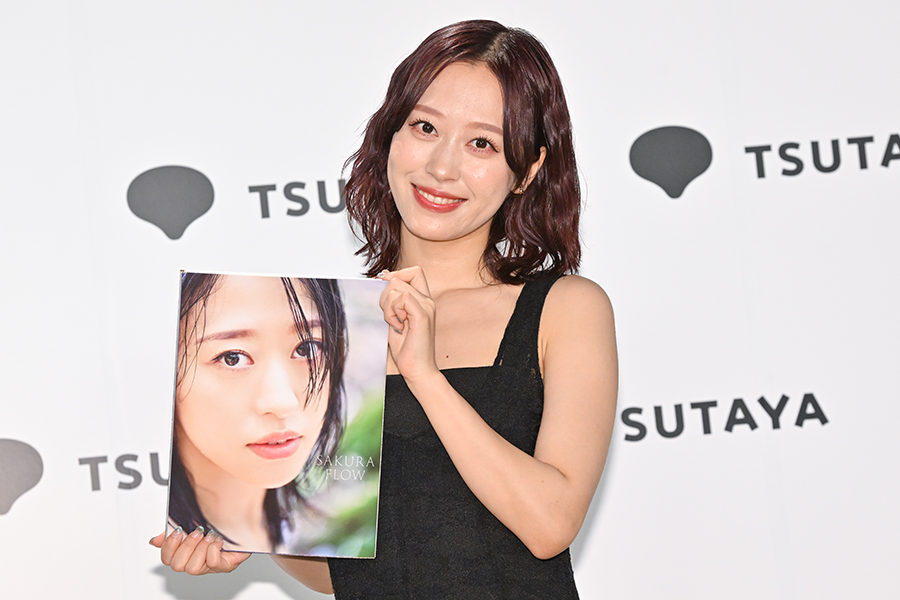 モー娘。小田さくら、最新写真集で自慢の“美脚”披露　変化も実感「脚が伸びた気がします！」