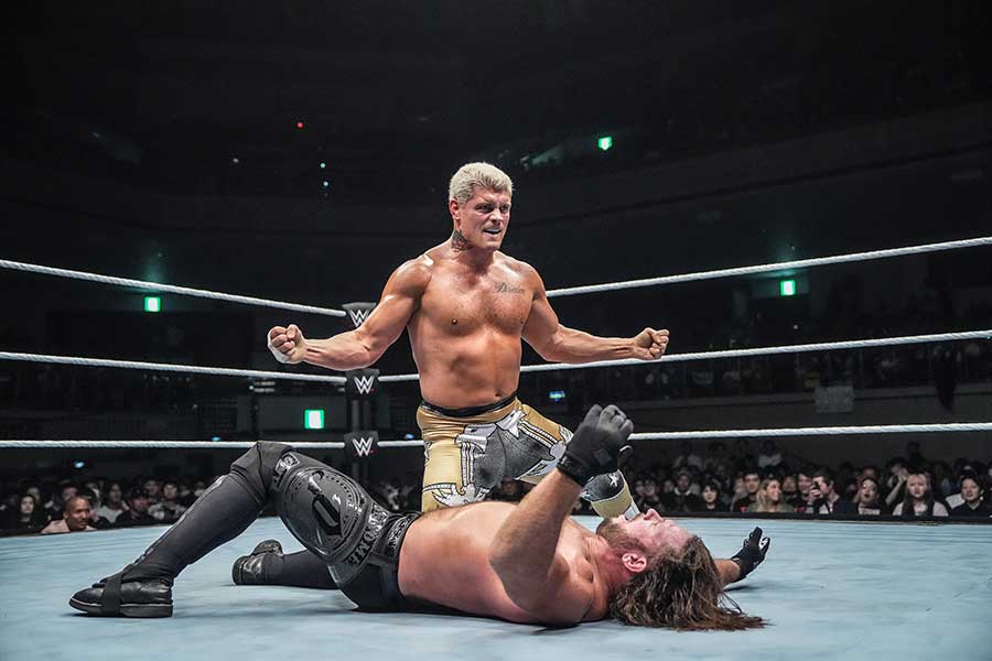 【WWE】アメリカン・ナイトメアvsフェノメナール　日本でもおなじみ、人気を二分する二人が名勝負を展開