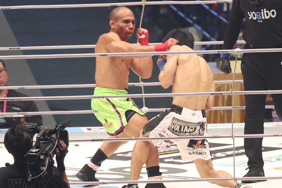 【RIZIN】“素手ボクシング”王者ドッドソンが判定勝ち　4度ダウンの征矢貫は驚異粘り及ばず