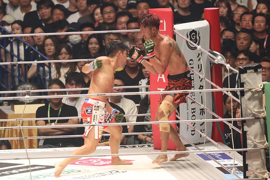 【RIZIN】芦澤竜誠が皇治との死闘制す　「ボッコボコにしてやったぜ」と勝ち名乗りも「皇治選手、引退しないで下さい」と気遣う