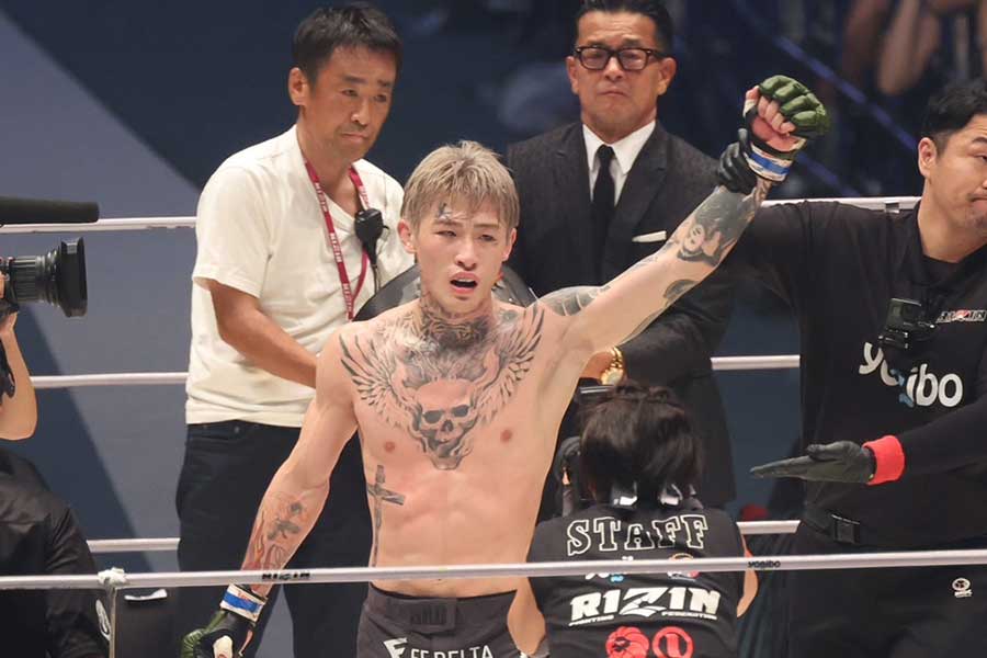 【RIZIN】平本蓮、朝倉未来へ「引退しないでください」　衝撃KO後のマイクで呼びかけ