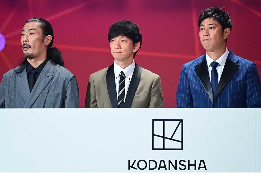 贈呈式に出席したパンサーの菅良太郎、向井慧、尾形貴弘（左から）【写真：ENCOUNT編集部】