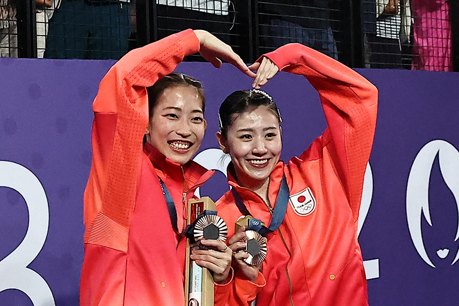 バドミントン女子ダブルスの松山奈未（左）と志田千陽【写真：ロイター】