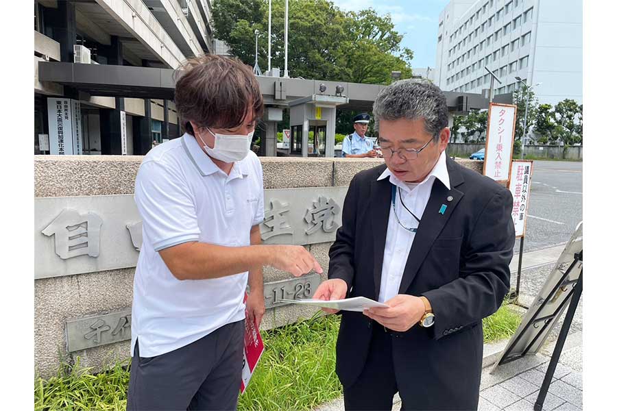 自民党本部で要望書について説明した【写真：ENCOUNT編集部】