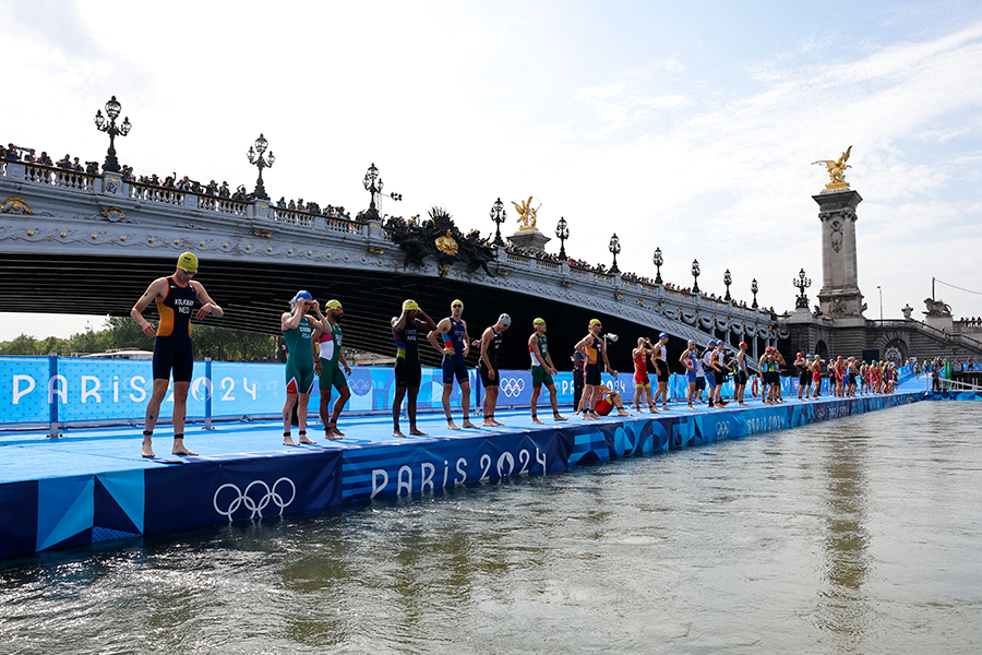 パリ五輪のトライアスロン競技【写真：ロイター】