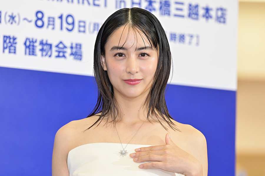 山本美月、素肌輝くオフショルドレス姿で魅了　夏に行きたいところを明かす