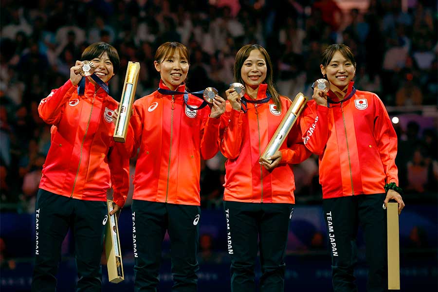 フェンシング女子フルーレ団体はパリ五輪で銅メダルを獲得【写真：ロイター】