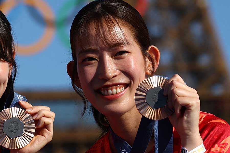 パリ五輪バドミントン女子ダブルスで銅メダルを獲得した松山奈未【写真：ロイター】