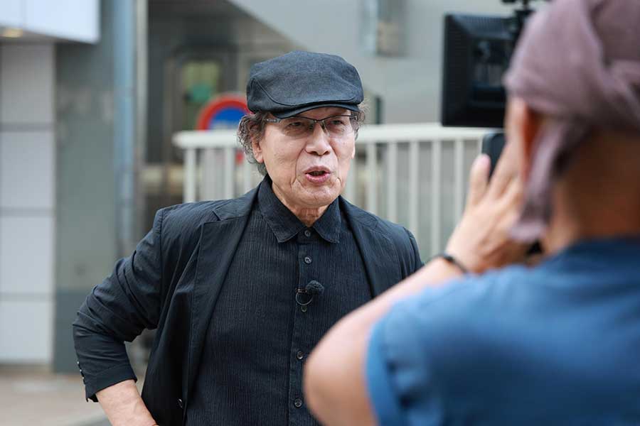 吉田類、大衆酒場では「自慢話をしないこと」　密着取材で見えた「みんなと楽しく」の人生哲学