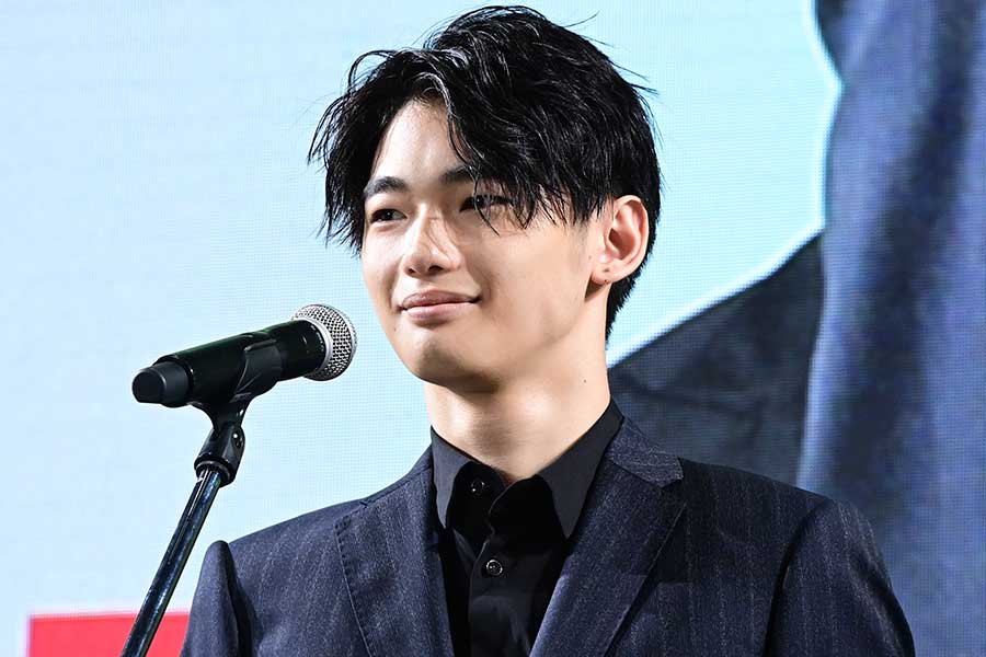 冨永愛の19歳長男・章胤、美肌＆高身長は「親の遺伝子がないと無理」　母親に「感謝してもしきれない」