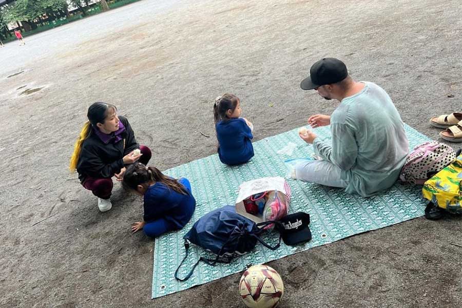 「公園で走り回ったり、泥んこ遊びも水遊びも何でも好き」【写真：インスタグラム（@officialai）より】