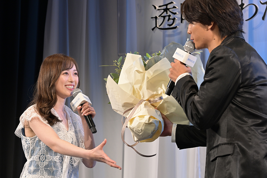 イベントに登壇した福原遥（左）と伊藤健太郎【写真：ENCOUNT編集部】