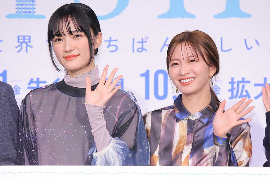 上映会に出席した服部樹咲（左）と岡崎紗絵【写真：ENCOUNT編集部】