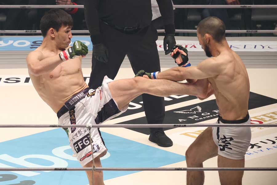 「まじでやばいぞこれ」カザフスタン戦士、“岩の拳”で衝撃の108秒KO　ファン戦慄「怪物すぎ」