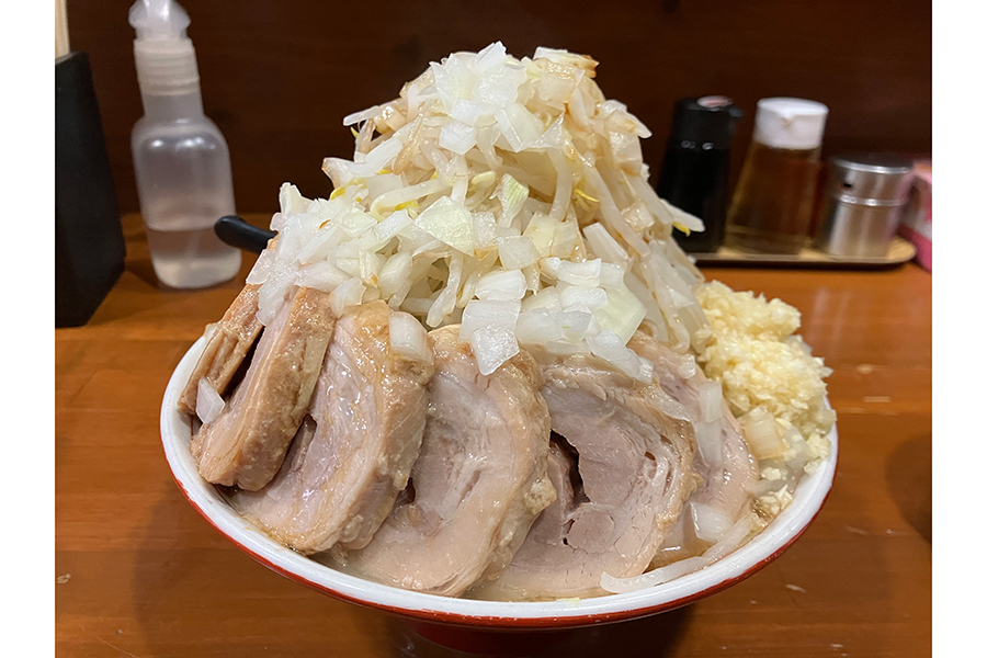 圧倒的なボリュームが人気の二郎系ラーメン（写真はイメージ）【写真：写真AC】