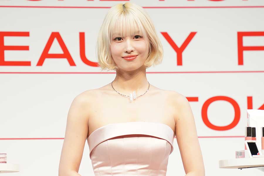 TWICE・MOMO「普段あまり化粧をしない」　プライベートと仕事メイクのこだわり明かす