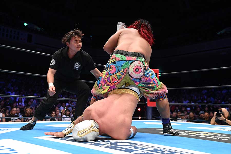 フィニッシュとなったM・T・H【写真：(C)新日本プロレス】