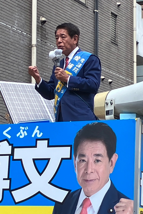 東京・板橋の区役所近くで第一声を発した下村博文氏【写真：ENCOUNT編集部】