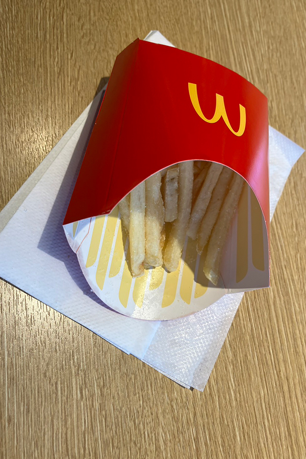 マクドナルドのポテトのパッケージに描かれたイラスト【写真：ENCOUNT編集部】