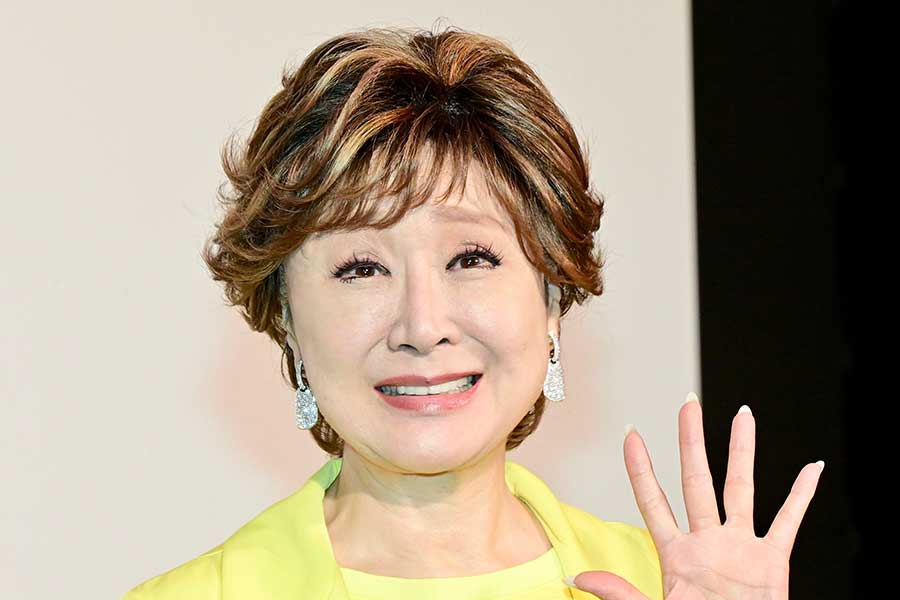 70歳・小林幸子、NHK生放送で衝撃の転倒　共演者も大慌てのハプニングの原因も告白